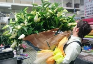 カサブランカの花束を配達しました！「フラワーセンター宇和島」（愛媛県宇和島市の花屋）のギャラリー写真