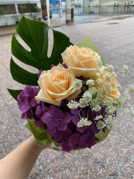 納車用花束をお届けしました。|「フラワーセンター宇和島」　（愛媛県宇和島市の花屋）のブログ